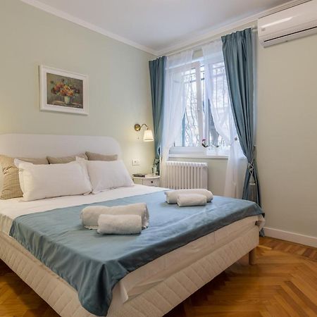 Central Stylish & Cozy One Bedroom Apartment - Adela Accommodation - Ideal For Long Stays บูคาเรสต์ ภายนอก รูปภาพ