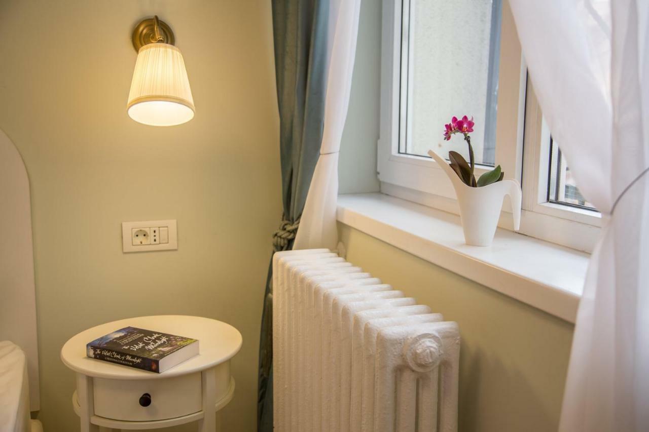 Central Stylish & Cozy One Bedroom Apartment - Adela Accommodation - Ideal For Long Stays บูคาเรสต์ ภายนอก รูปภาพ