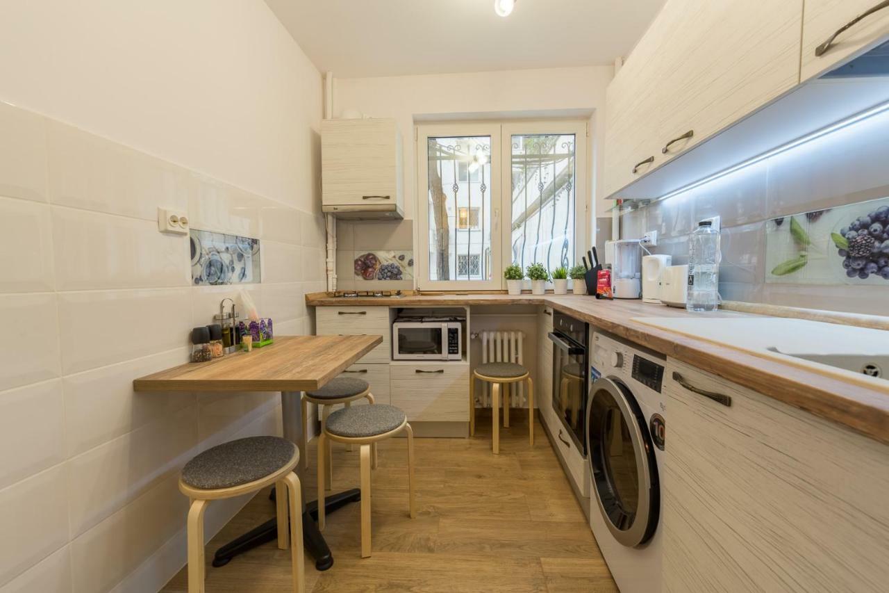 Central Stylish & Cozy One Bedroom Apartment - Adela Accommodation - Ideal For Long Stays บูคาเรสต์ ภายนอก รูปภาพ