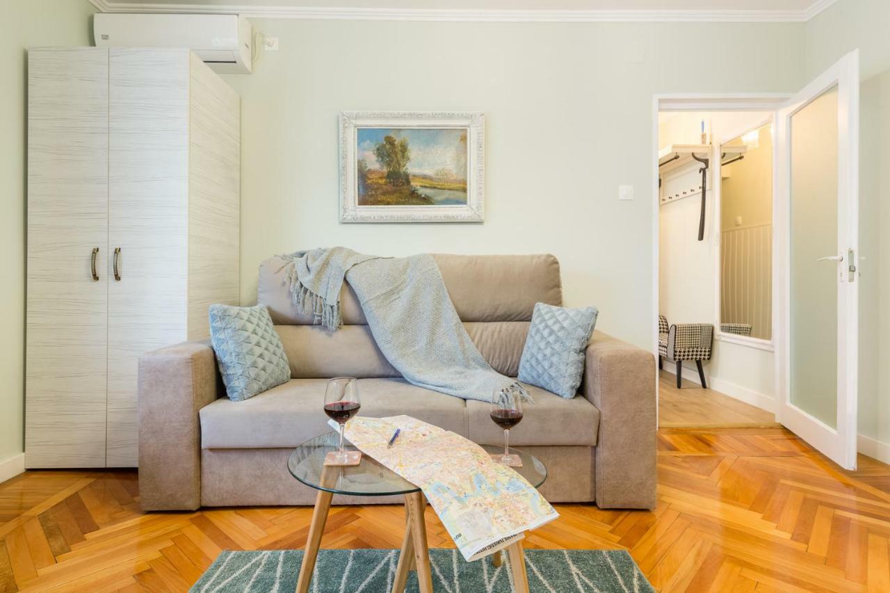 Central Stylish & Cozy One Bedroom Apartment - Adela Accommodation - Ideal For Long Stays บูคาเรสต์ ภายนอก รูปภาพ