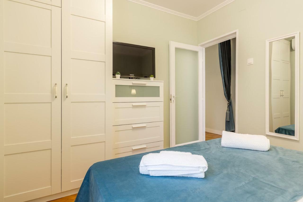 Central Stylish & Cozy One Bedroom Apartment - Adela Accommodation - Ideal For Long Stays บูคาเรสต์ ภายนอก รูปภาพ