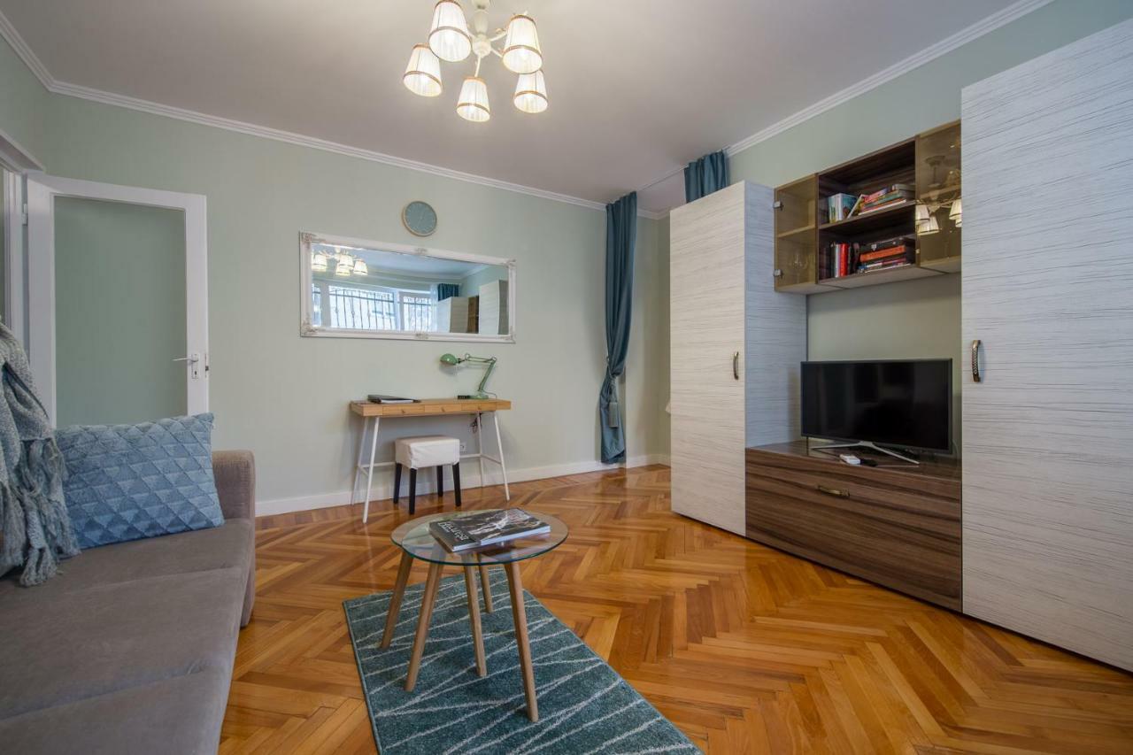Central Stylish & Cozy One Bedroom Apartment - Adela Accommodation - Ideal For Long Stays บูคาเรสต์ ภายนอก รูปภาพ