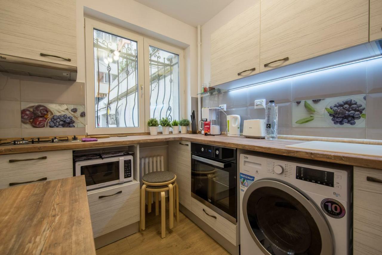 Central Stylish & Cozy One Bedroom Apartment - Adela Accommodation - Ideal For Long Stays บูคาเรสต์ ภายนอก รูปภาพ