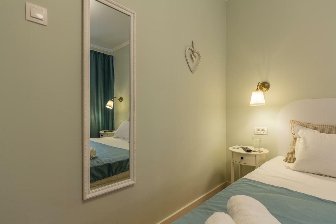 Central Stylish & Cozy One Bedroom Apartment - Adela Accommodation - Ideal For Long Stays บูคาเรสต์ ภายนอก รูปภาพ