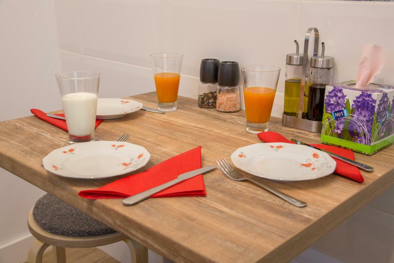 Central Stylish & Cozy One Bedroom Apartment - Adela Accommodation - Ideal For Long Stays บูคาเรสต์ ภายนอก รูปภาพ